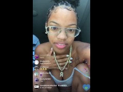Instagram Thot “Rozay Molly” toont tieten en poesje live