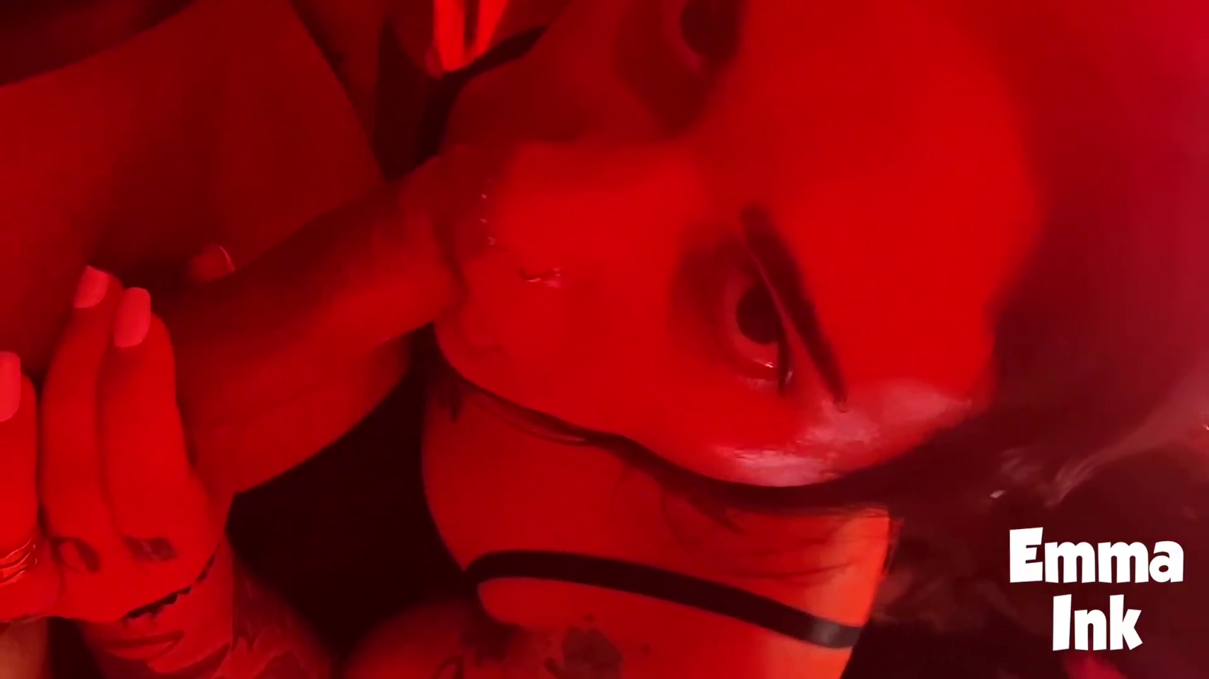 Transmeisje zuigt lul en laat haar lul zuigen 4 Min