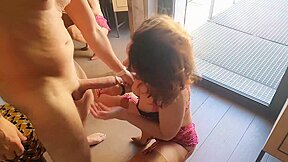 une bite xxl va remplir son petit cul