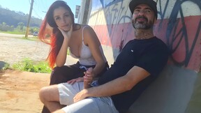 Punheta Arriscada Para Estranha No Ponto De Onibus Em Publico!
